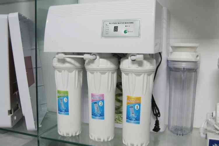 美的净水器怎么样 哪个牌子的净水器好？美的，沁园还是AO史密斯？看完再买不迟