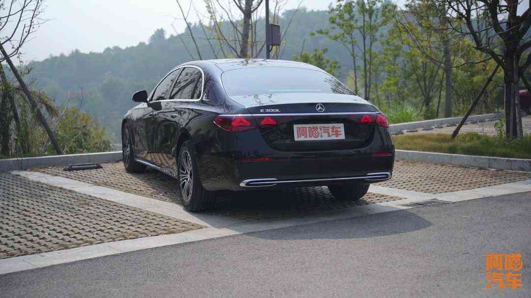 奔驰e300怎么样 BBA不行了?在国产新能源多轮围剿下,为何唯独奔驰E级还能坚挺? 奔驰e300怎么样 BBA不行了?在国产新能源多轮围剿下,为何唯独奔驰E级还能坚挺?