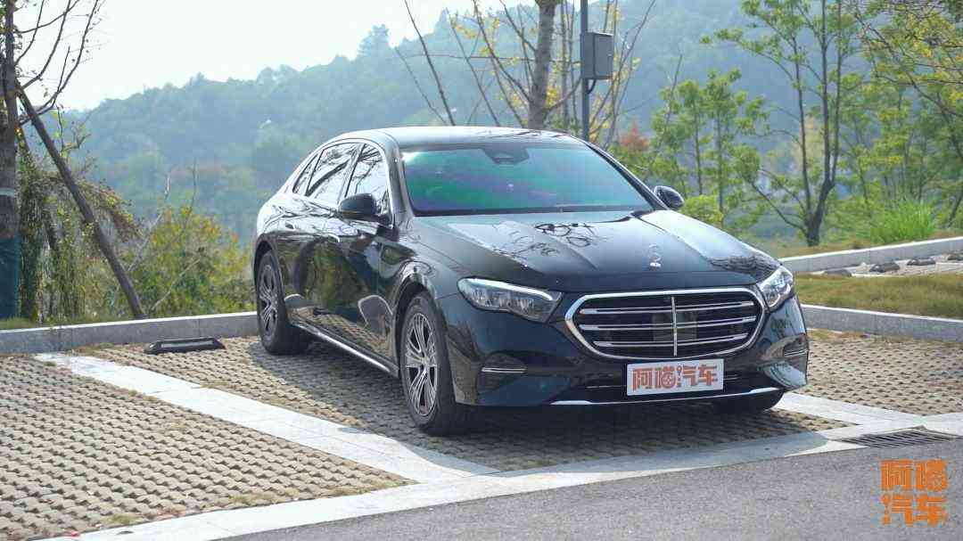奔驰e300怎么样 BBA不行了?在国产新能源多轮围剿下,为何唯独奔驰E级还能坚挺? 奔驰e300怎么样 BBA不行了?在国产新能源多轮围剿下,为何唯独奔驰E级还能坚挺?