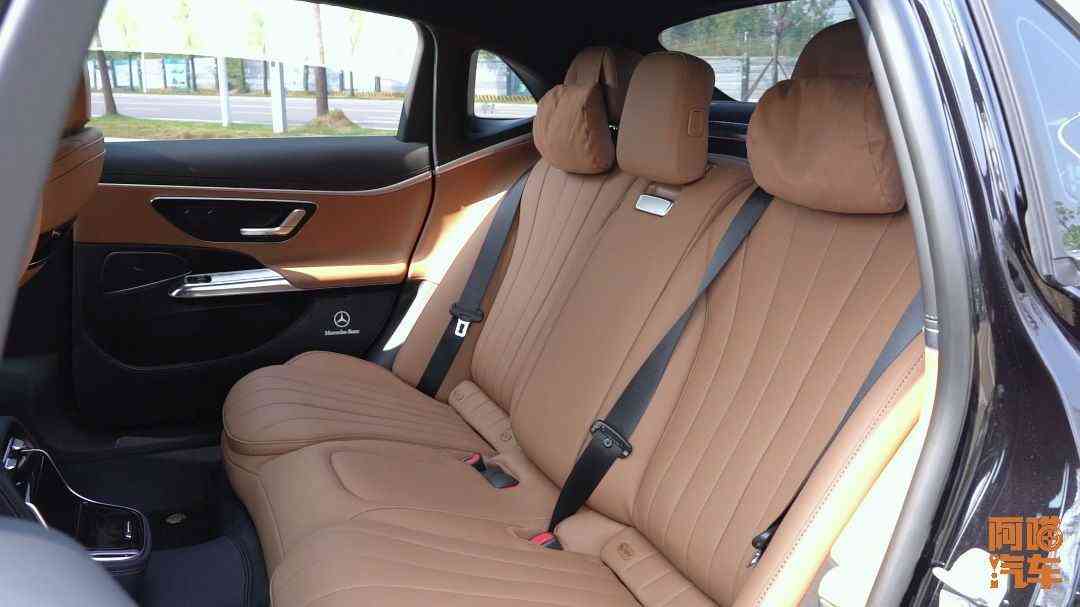 奔驰e300怎么样 BBA不行了?在国产新能源多轮围剿下,为何唯独奔驰E级还能坚挺? 奔驰e300怎么样 BBA不行了?在国产新能源多轮围剿下,为何唯独奔驰E级还能坚挺?