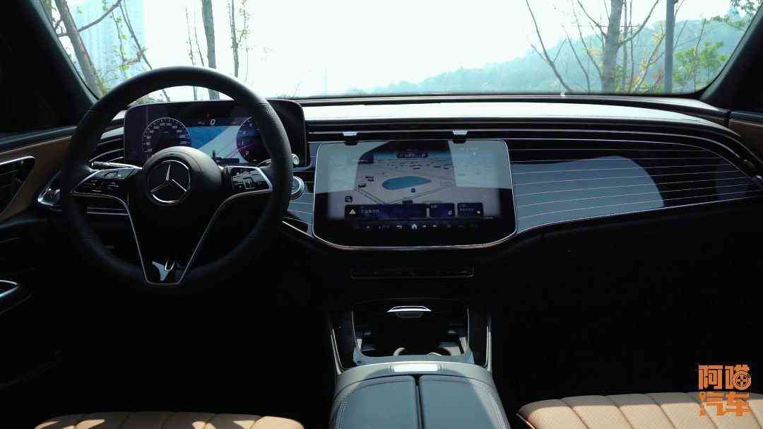 奔驰e300怎么样 BBA不行了?在国产新能源多轮围剿下,为何唯独奔驰E级还能坚挺? 奔驰e300怎么样 BBA不行了?在国产新能源多轮围剿下,为何唯独奔驰E级还能坚挺?