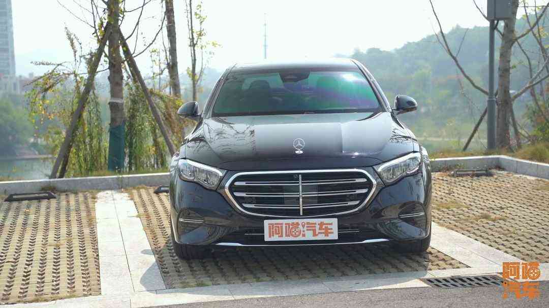 奔驰e300怎么样 BBA不行了?在国产新能源多轮围剿下,为何唯独奔驰E级还能坚挺? 奔驰e300怎么样 BBA不行了?在国产新能源多轮围剿下,为何唯独奔驰E级还能坚挺?