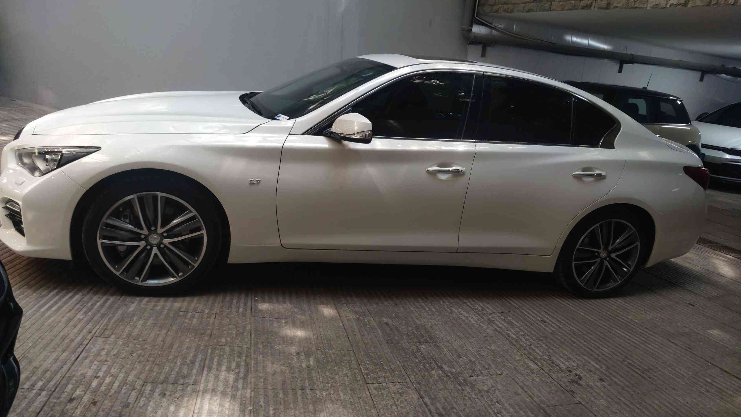 英菲尼迪怎么样 经常出差跑高速,大哥买台37L英菲尼迪Q50,直言比电车舒服得多 英菲尼迪怎么样 经常出差跑高速,大哥买台37L英菲尼迪Q50,直言比电车舒服得多