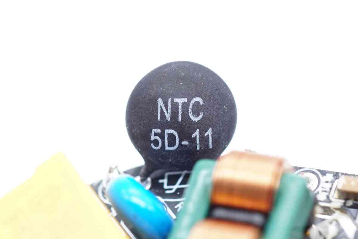 飞科高速吹风机深度评测：200元档无刷电机神器值不值得入手？