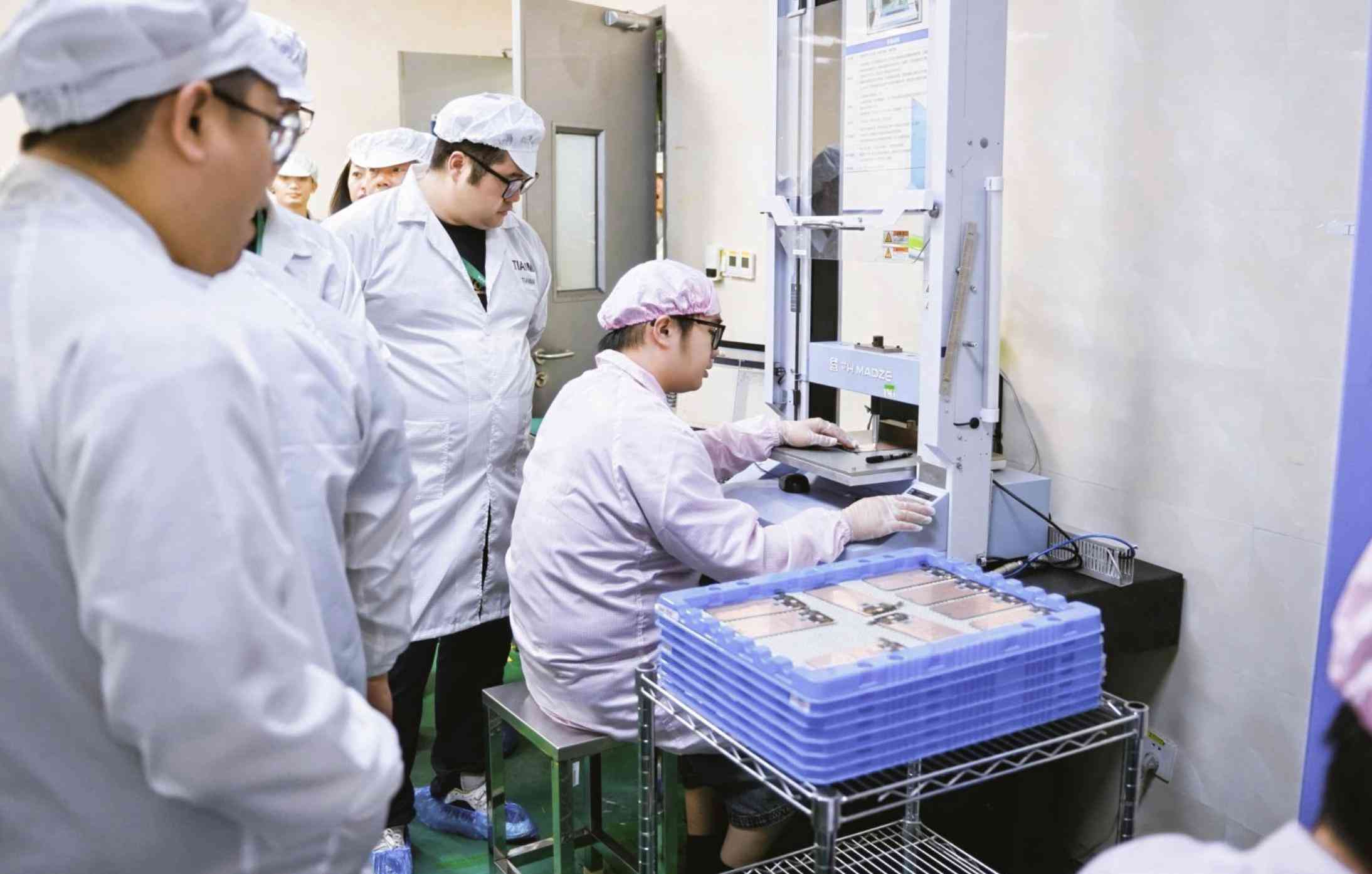 天马屏幕怎么样 OLED不再伤眼！探秘天马工厂破解“0频闪”护眼屏诞生之路