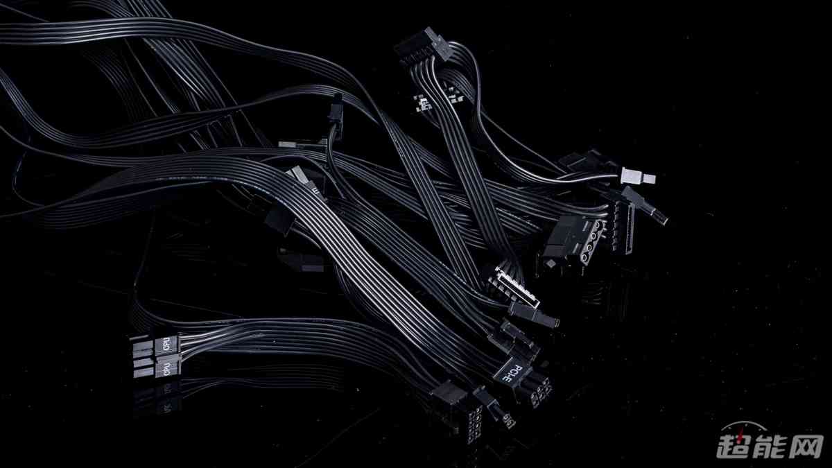 酷冷至尊G700 GOLD电源评测:高性价比的中高功率之选 酷冷至尊G700 GOLD电源评测:高性价比的中高功率之选