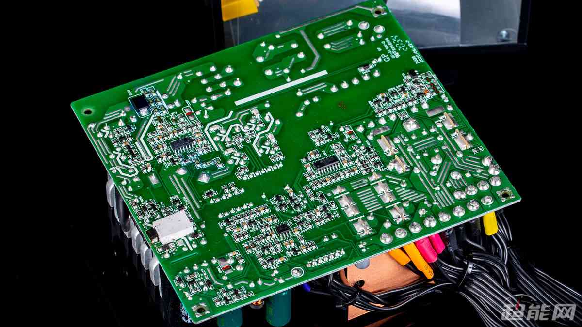 酷冷至尊G700 GOLD电源评测:高性价比的中高功率之选 酷冷至尊G700 GOLD电源评测:高性价比的中高功率之选