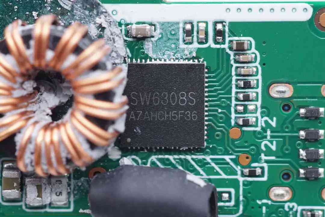 安克充电宝怎么样 数显充电宝选购指南！安克热门款拆解，这些芯片决定你的充电体验