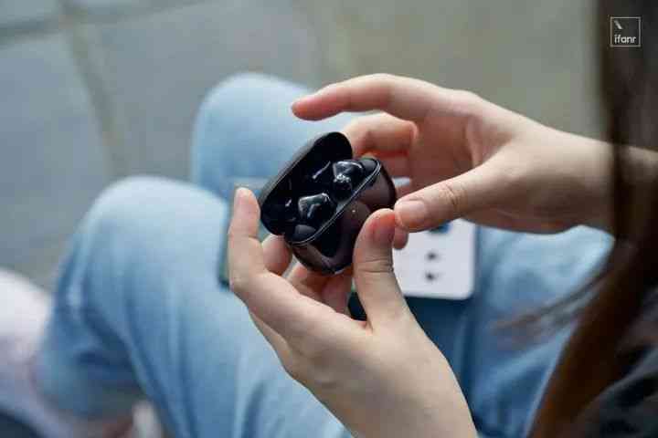 蓝牙耳机怎么样 横评 5 款真无线耳机，我们有必要顺着手机品牌买耳机吗？