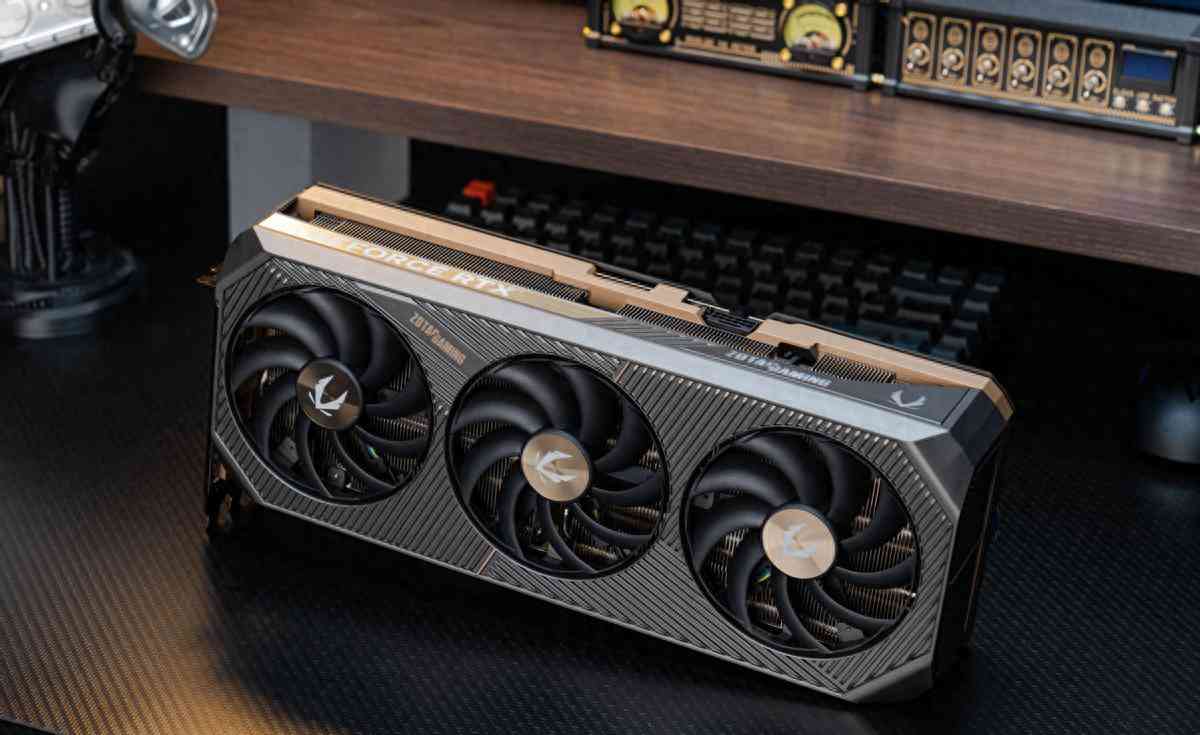 索泰RTX 5090 D 32GB SOLID OC显卡深度评测:旗舰性能新标杆 索泰RTX 5090 D 32GB SOLID OC显卡深度评测:旗舰性能新标杆