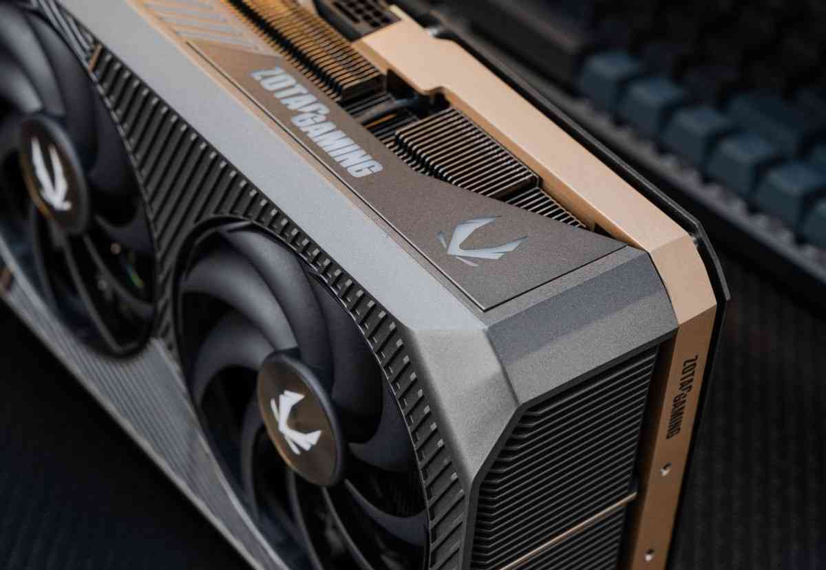 索泰RTX 5090 D 32GB SOLID OC显卡深度评测:旗舰性能新标杆 索泰RTX 5090 D 32GB SOLID OC显卡深度评测:旗舰性能新标杆