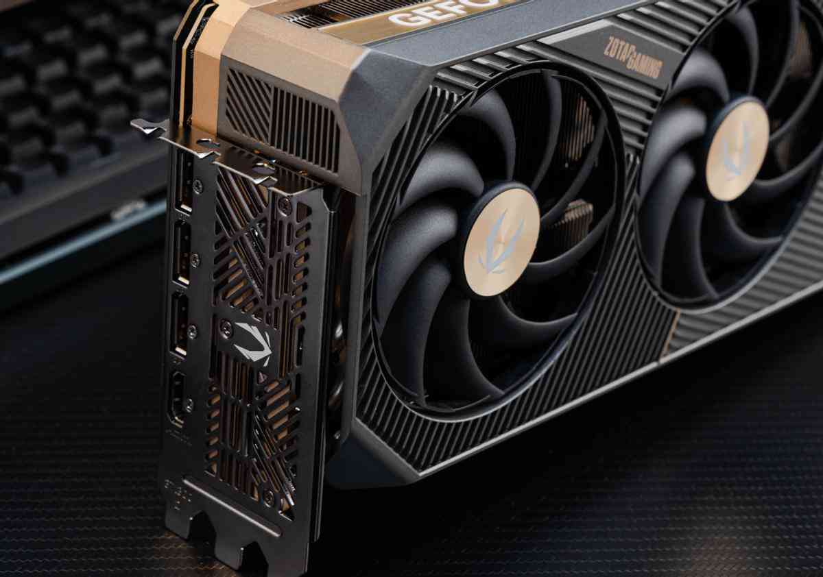 索泰RTX 5090 D 32GB SOLID OC显卡深度评测:旗舰性能新标杆 索泰RTX 5090 D 32GB SOLID OC显卡深度评测:旗舰性能新标杆