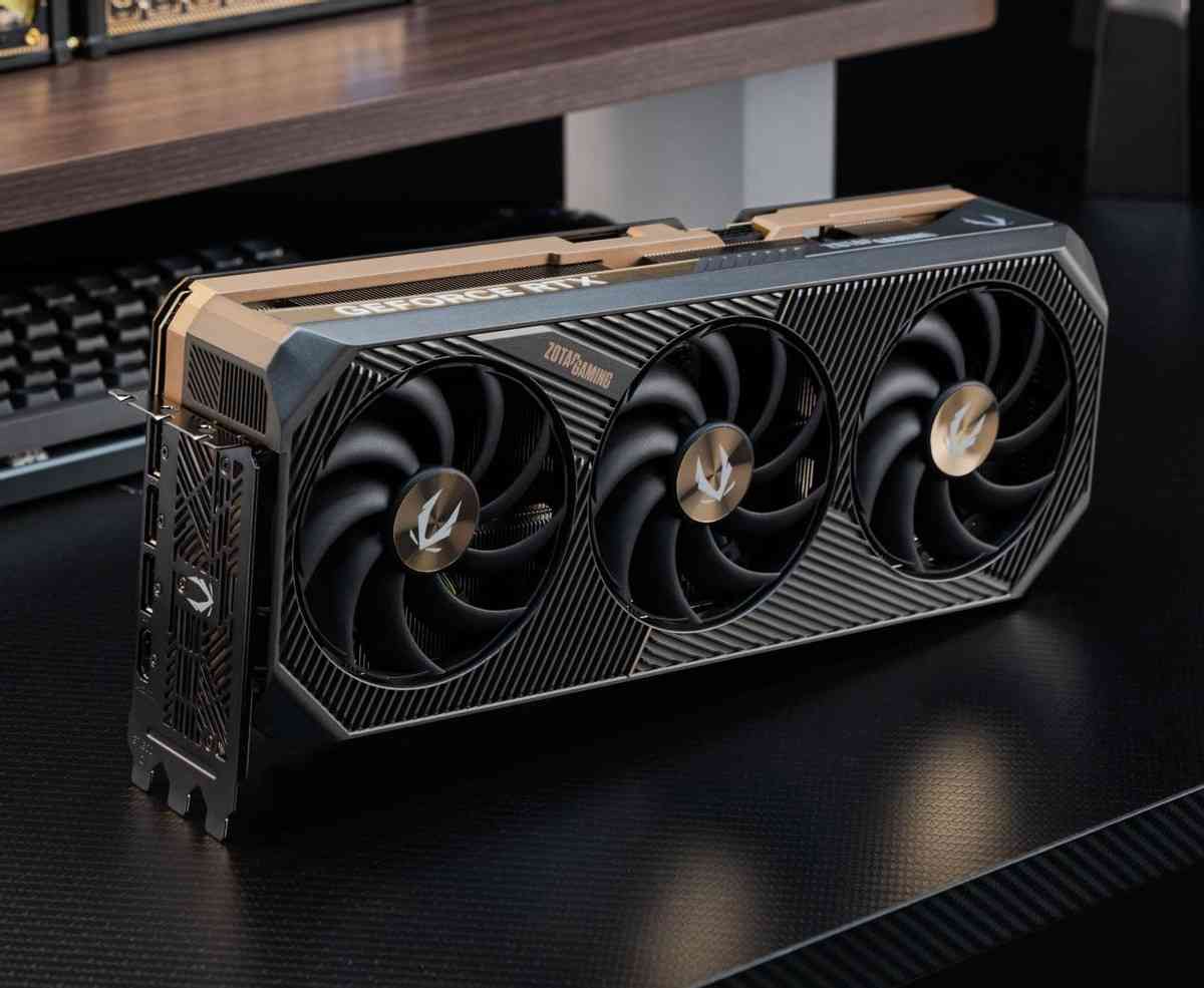 索泰RTX 5090 D 32GB SOLID OC显卡深度评测:旗舰性能新标杆 索泰RTX 5090 D 32GB SOLID OC显卡深度评测:旗舰性能新标杆