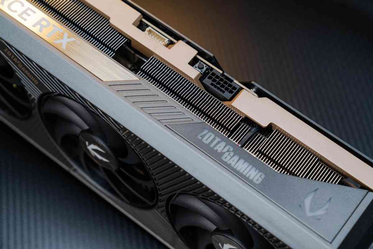 索泰RTX 5090 D 32GB SOLID OC显卡深度评测:旗舰性能新标杆 索泰RTX 5090 D 32GB SOLID OC显卡深度评测:旗舰性能新标杆