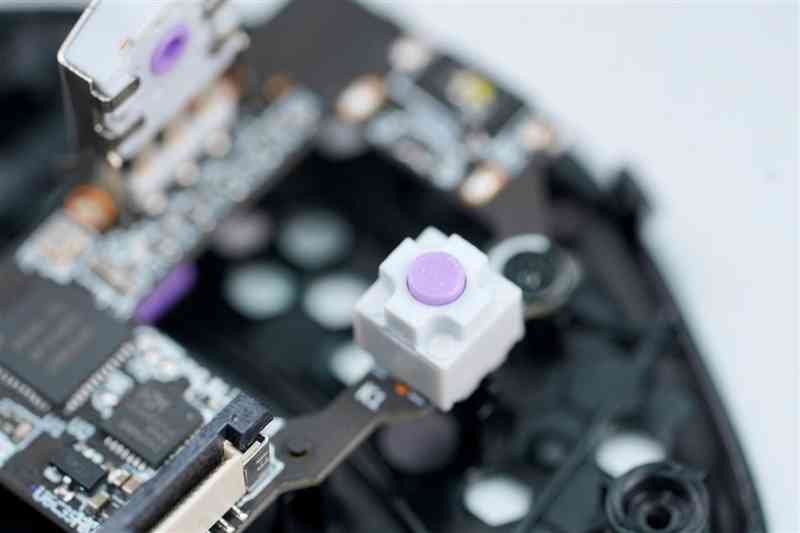 雷柏鼠标怎么样 雷柏VT7金属漆鼠标评测：性能解锁能耗更优 向旗舰再进半步