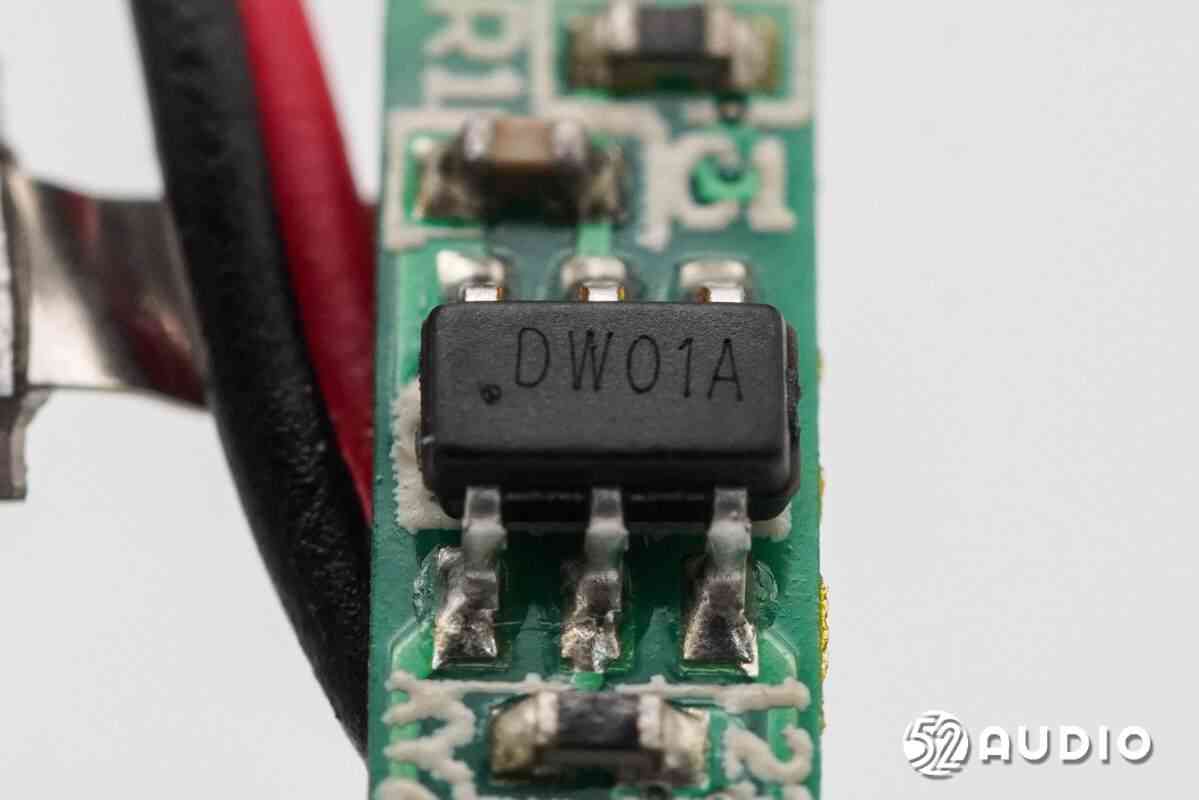 纽曼LY50 AI翻译耳机深度拆解:139种语言同传黑科技揭秘 纽曼LY50 AI翻译耳机深度拆解:139种语言同传黑科技揭秘