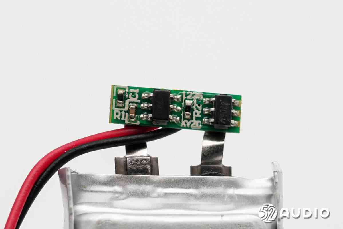 纽曼LY50 AI翻译耳机深度拆解:139种语言同传黑科技揭秘 纽曼LY50 AI翻译耳机深度拆解:139种语言同传黑科技揭秘