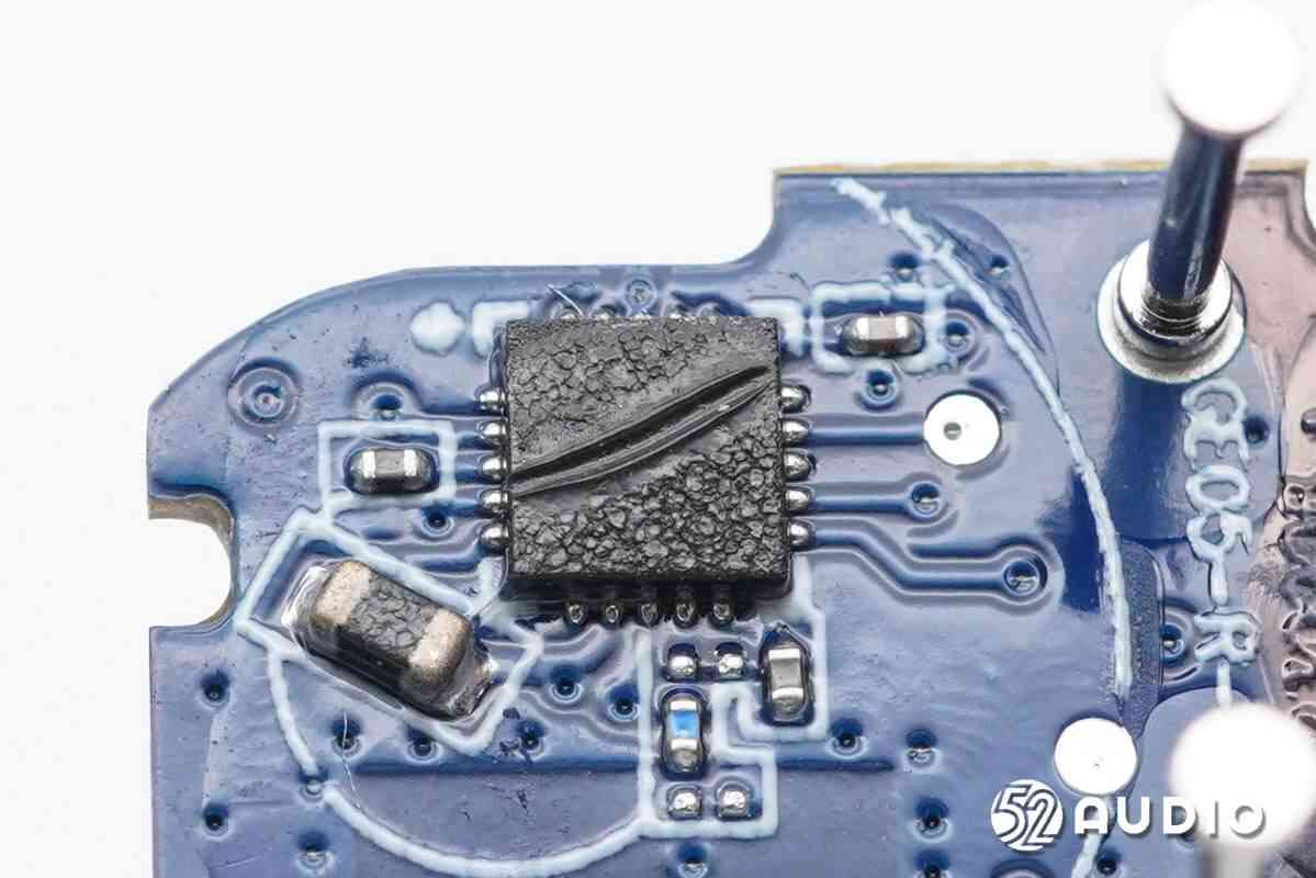 纽曼LY50 AI翻译耳机深度拆解:139种语言同传黑科技揭秘 纽曼LY50 AI翻译耳机深度拆解:139种语言同传黑科技揭秘