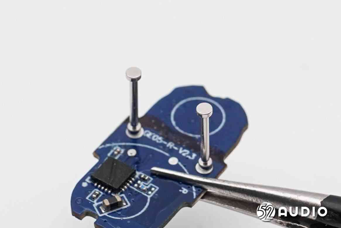 纽曼LY50 AI翻译耳机深度拆解:139种语言同传黑科技揭秘 纽曼LY50 AI翻译耳机深度拆解:139种语言同传黑科技揭秘