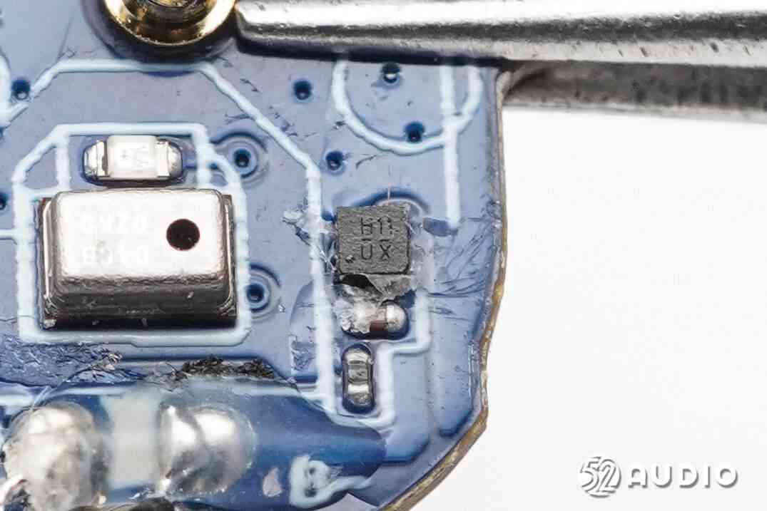 纽曼LY50 AI翻译耳机深度拆解:139种语言同传黑科技揭秘 纽曼LY50 AI翻译耳机深度拆解:139种语言同传黑科技揭秘