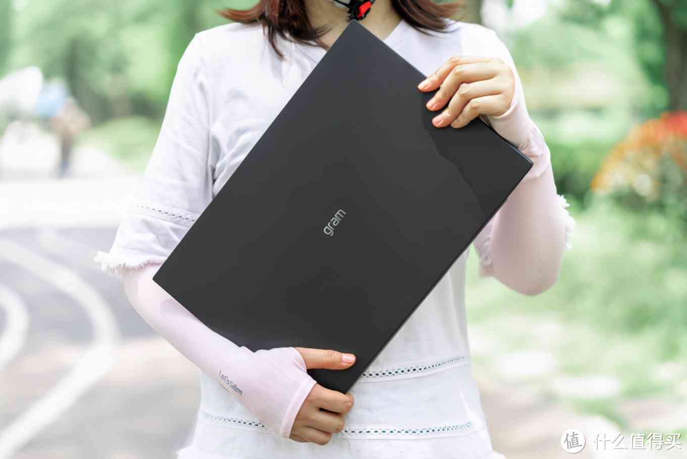 LG gram 2021款深度评测:1.19kg超轻薄16英寸移动办公利器 LG gram 2021款深度评测:1.19kg超轻薄16英寸移动办公利器
