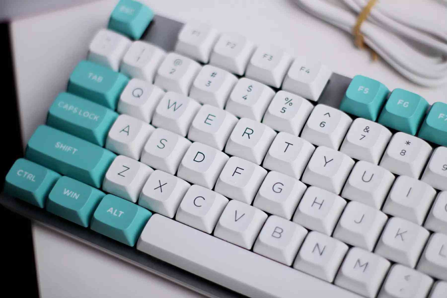 樱桃红轴怎么样 CHERRY 玉轴（ERGO CLEAR）到底怎么样？KC 200搭配新轴体首发评测